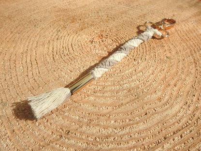 Anhänger "Twister" Beige