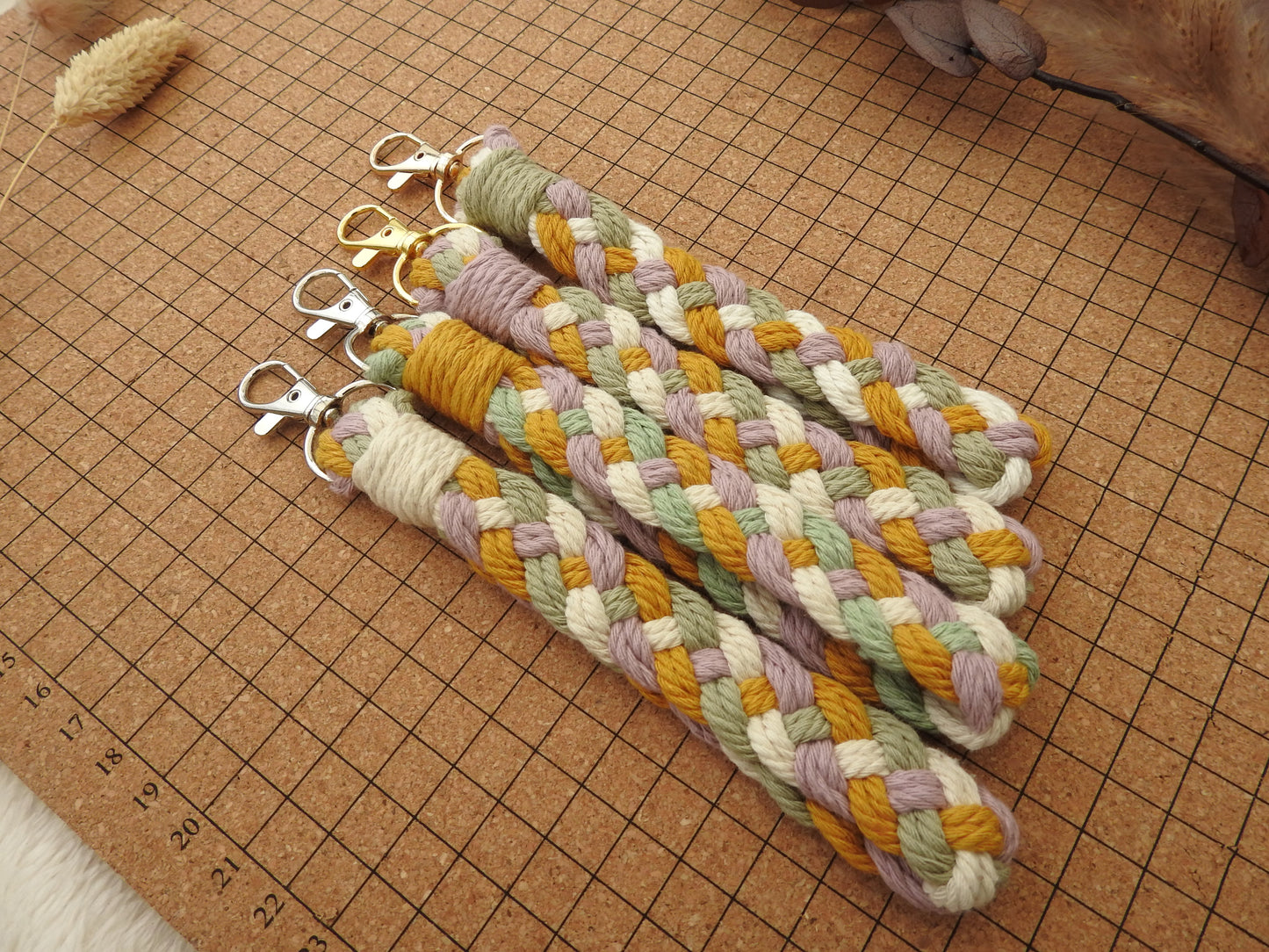 Geflochtener Anhänger "Pastell"