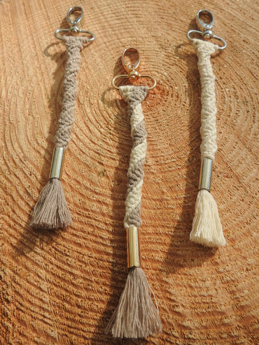 Anhänger "Twister" Beige