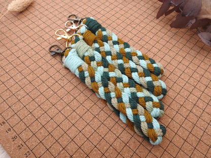 Geflochtener Anhänger "Grün"