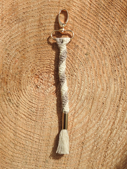 Anhänger "Twister" Beige