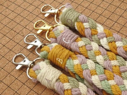 Geflochtener Anhänger "Pastell"