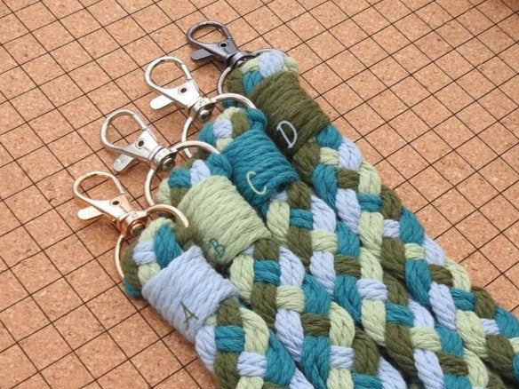 Geflochtener Anhänger "Blau"