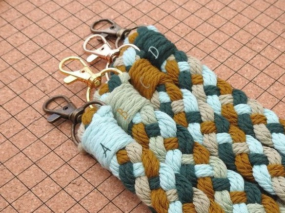 Geflochtener Anhänger "Grün"